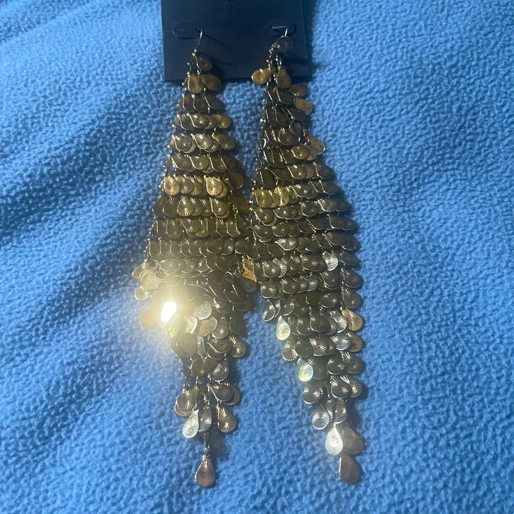 Never worn. Bebe Layered Didc Earring. Golden color
